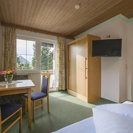Landgasthof Pfarrwirt Guest house Thiersee